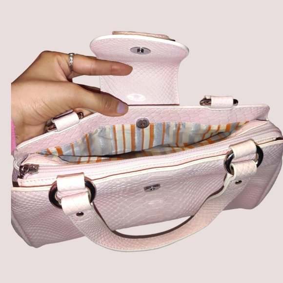 Dissona Italian Designer Pink Leather Shoulder Bag! 💖 - Picture 8 of 8